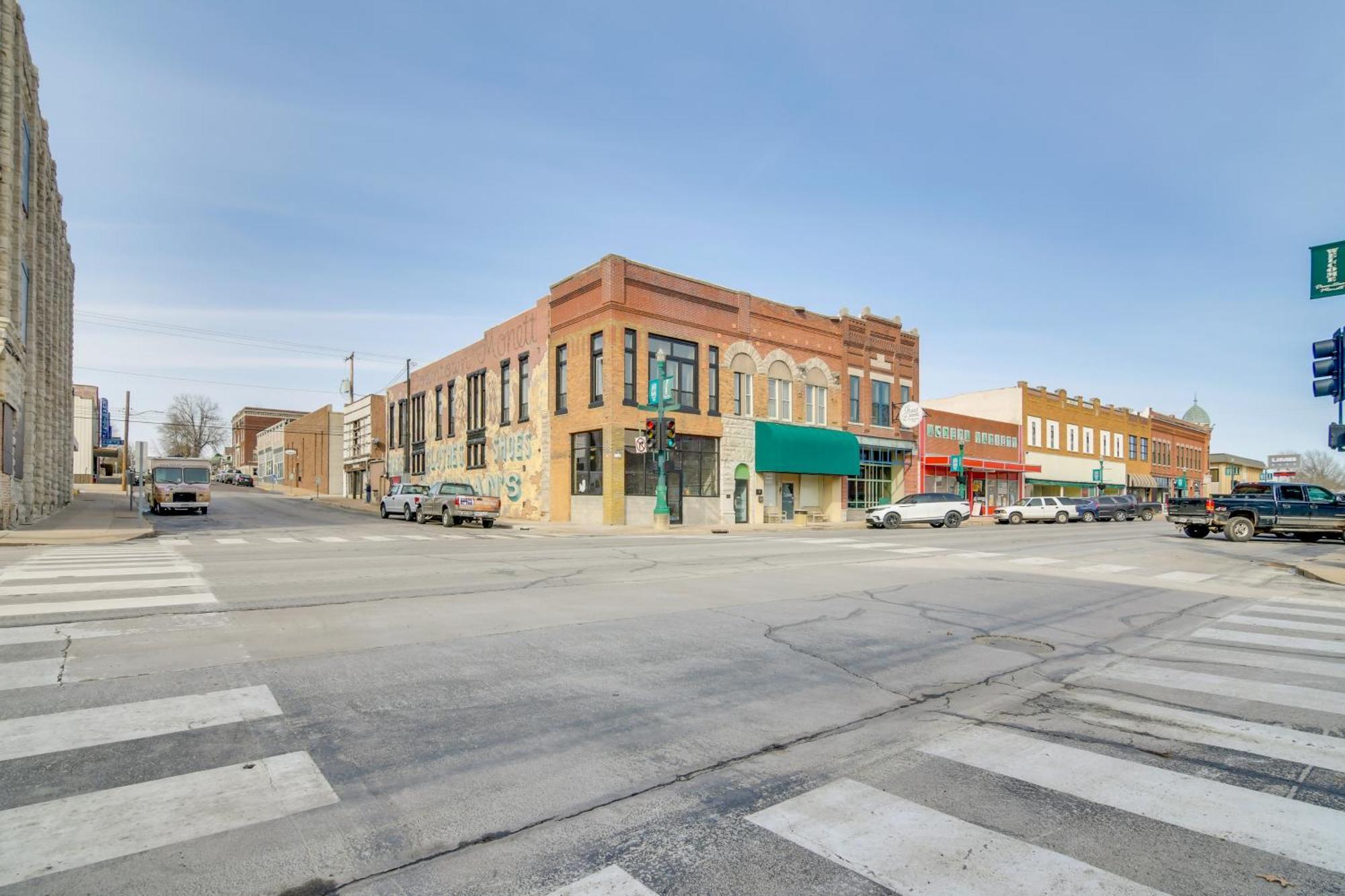 Dtwn Loft In The Heart Of Monett Pets Welcome! Eksteriør bilde