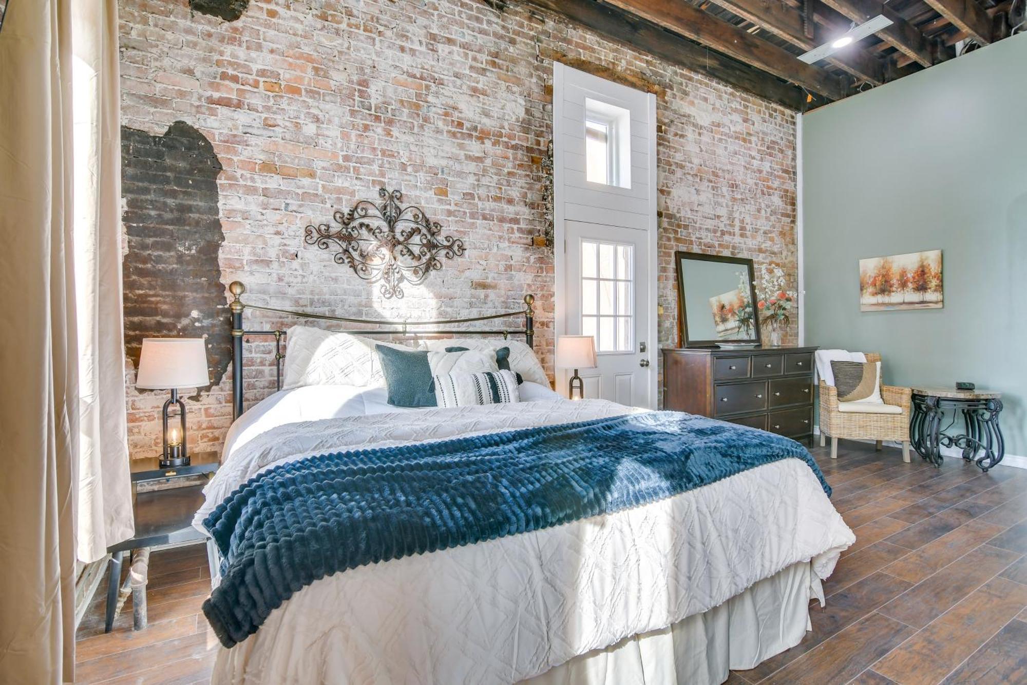 Dtwn Loft In The Heart Of Monett Pets Welcome! Eksteriør bilde