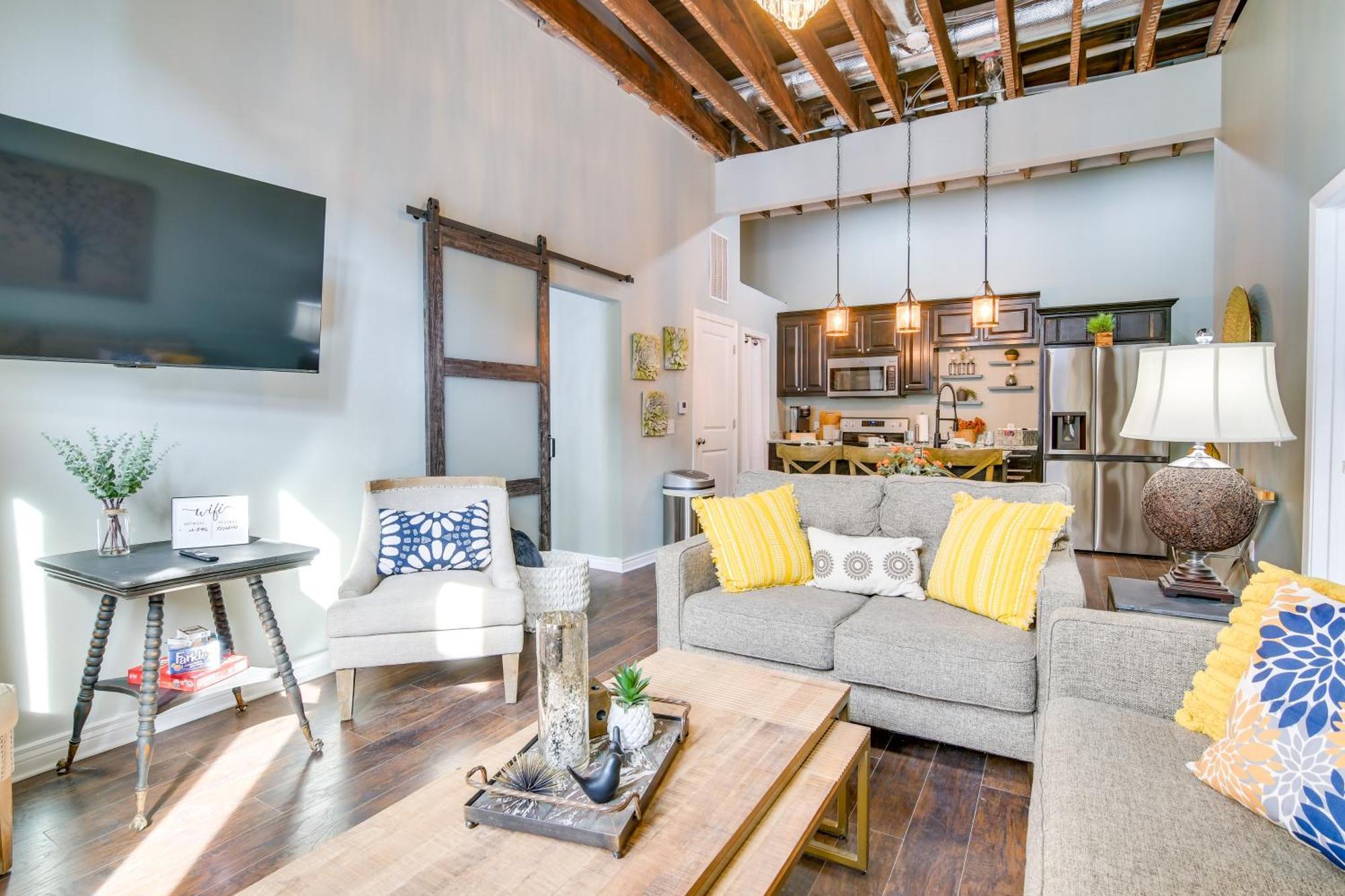 Dtwn Loft In The Heart Of Monett Pets Welcome! Eksteriør bilde